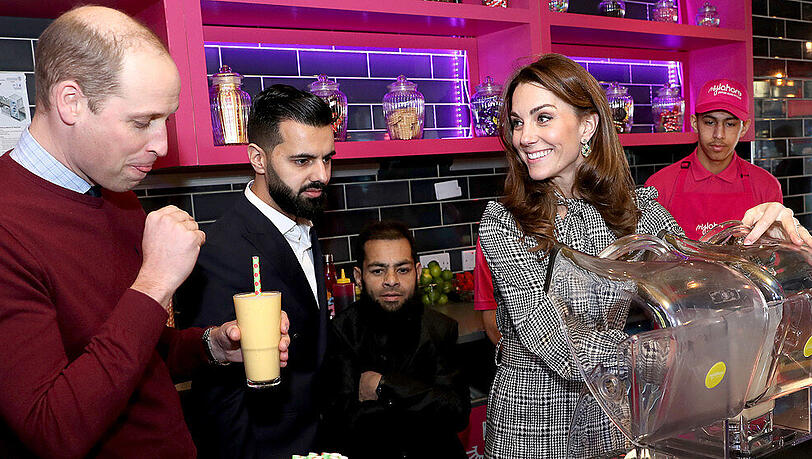 Mixten Kulfi-Milchshakes: Prinz William (l.) und seine Frau Catherine besuchten in Bradford das Restaurant MyLahore