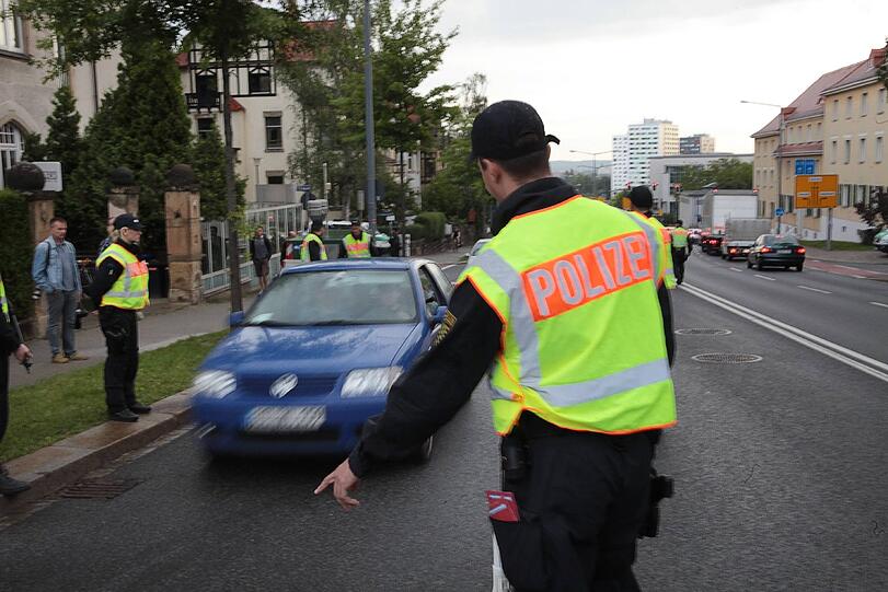 In Trudering ging Beamten bei einer Polizeikontrolle ein Autodieb ins Netz. (Archivbild)