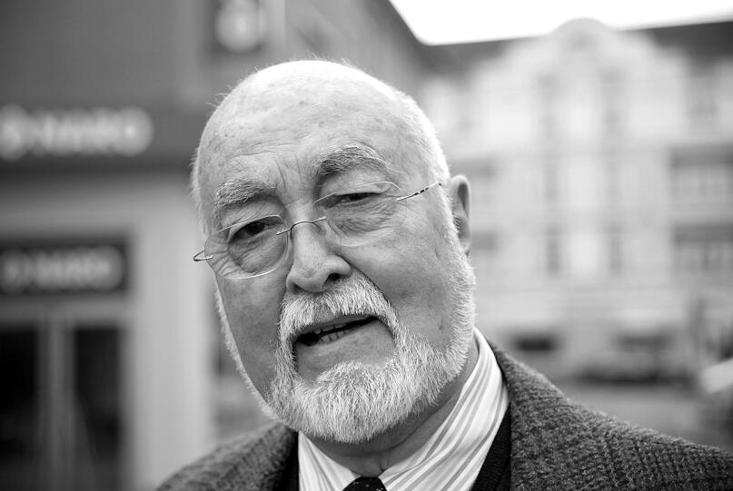 Ludwig Haas, bekannt als "Dr. Dressler" aus der "Lindenstraße", ist tot. Der Schauspieler starb am 4. Oktober. Über die Todesursache ist nichts bekannt.