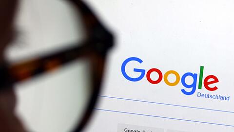 Den Namen des Klägers darf Google auch weiterhin bei der Suche mit dem Ergänzungsvorschlag "bankrott" kombinieren.