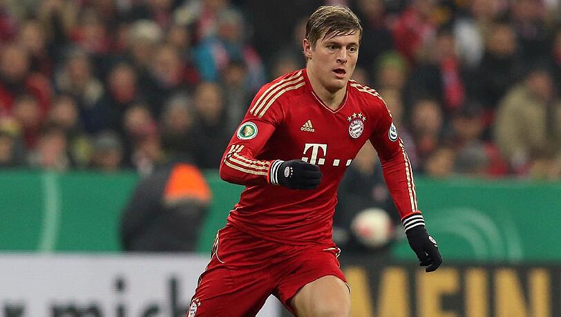 Toni Kroos (23 Jahre alt): Vertrag bis 2015. Seine Verlängerung lässt auf sich warten. Oder war&rsquo;s Taktik? Kroos spielt als &bdquo;Zehner&ldquo; auf Götzes Lieblingsposition. Hoeneß nannte ihn 2012 einen &bdquo;besseren Spieler als Özil&ldquo;, aber gilt das auch für Götze? Nachteil: weder so schnell noch so torgefährlich.