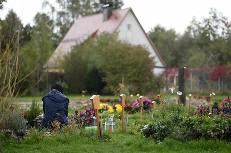 Normalerweise schmücken islamische Gräber lediglich einfache Holzschilder.