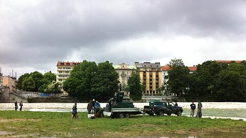 Passanten an der Reichenbachbrücke wunderten sich über den Pritschenwagen.