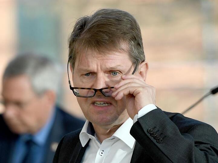 Ralf Stegner, SPD-Fraktionsvorsitzender, darf sich weiter frei über die Zustände in den Betrieben von Deutschlands größtem Schlachtkonzern Tönnies äußern.