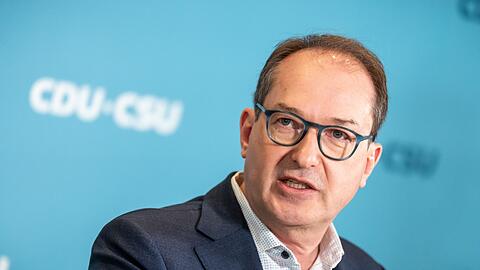 Bundesinnenminister Alexander Dobrindt (CSU) legt neue Zahlen vor. (Archivbild)