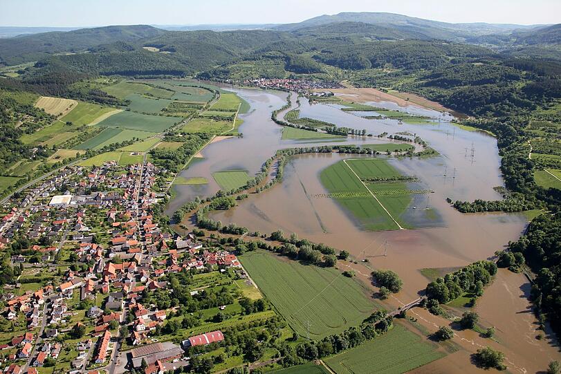Im hessischen Unterrieden stehen die Felder unter Wasser.