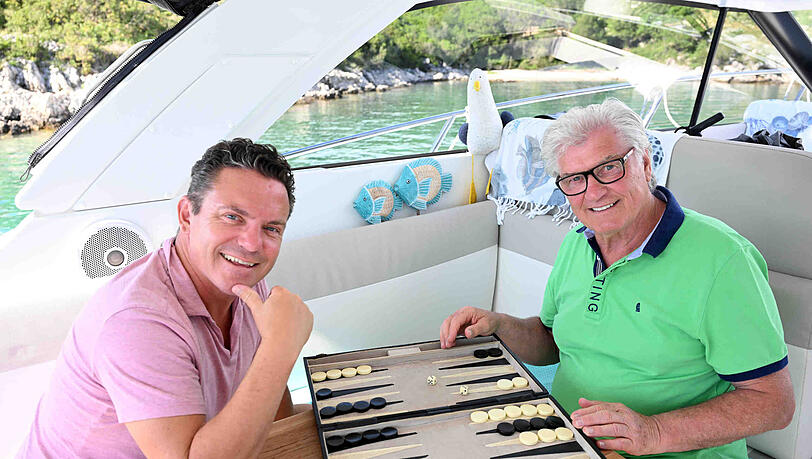 Spielekumpels: Stefan Mross und Michael Hartl beim Backgammon Spielekumpels: Stefan Mross und Michael Hartl beim Backgammon