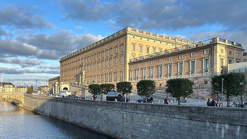 Am Königsschloss in Stockholm war die Polizei im Einsatz. (Archivbild) Am Königsschloss in Stockholm war die Polizei im Einsatz. (Archivbild)