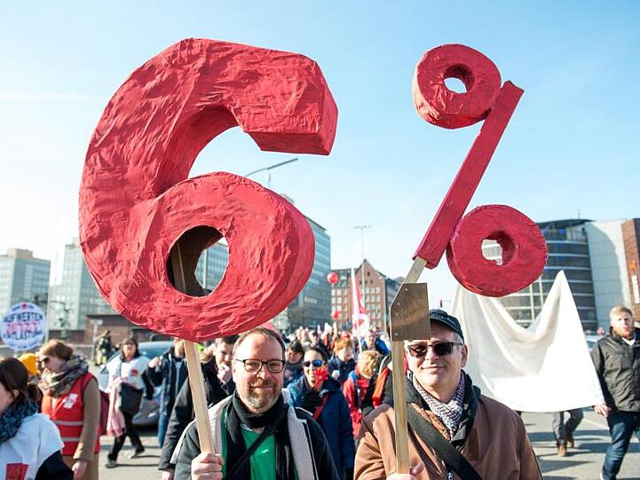 Verdi und der Beamtenbund dbb fordern für die Beschäftigten der Länder sechs Prozent mehr Geld.