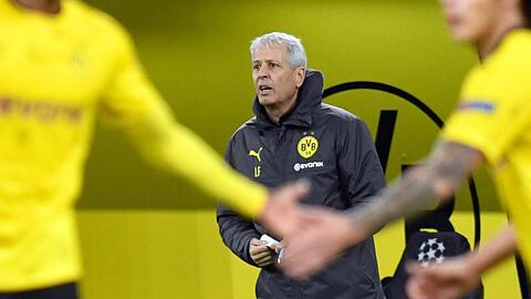 Erwägt nach dem Ausfall von Mats Hummels eine Rückkehr zur Dreierkette in der Abwehr: BVB-Trainer Lucien Favre.