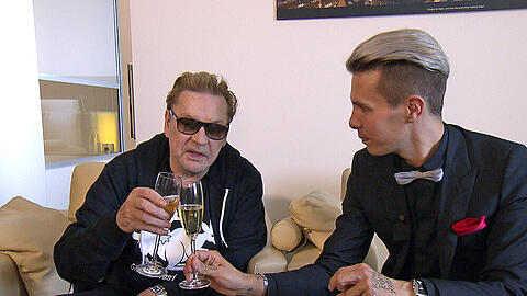Helmut Berger (l.) und Florian Wess in "Family Stories"