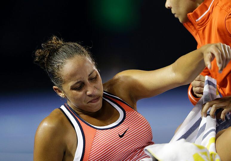So nah liegen Freud' und Leid im Sport beieinander: die Chinesin Shuai Zhang profitierte im Achtelfinale der Australian Open von der Oberschenkelverletzung ihrer Gegnerin Madison Keys (USA). Die Bilder vom Drama.
