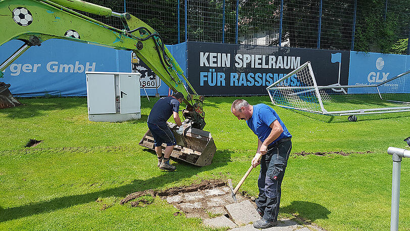 Der erste Bagger ist angerollt - so sehen die Umbauarbeiten beim TSV 1860 an der Grünwalder Straße aus.
