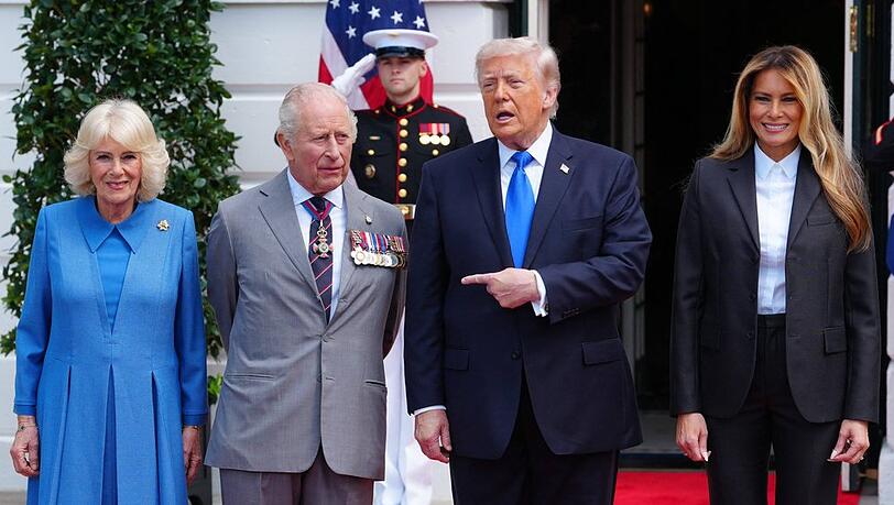 K&ouml;nig Charles und K&ouml;nigin Camilla haben sich vor dem Wei&szlig;en Haus von Donald und Melania Trump verabschiedet.