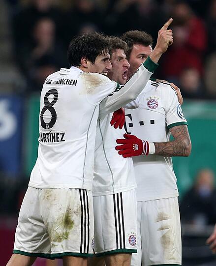 THOMAS MÜLLER - NOTE 3 - Bankpause, dann Kaltstart für Robben (15.). Hätte für Ostrzoleks Klammergriff einen Elfer verdient gehabt (43.), müllerte den Ball zum 2:0 rein. 14. Pflichtspieltor!