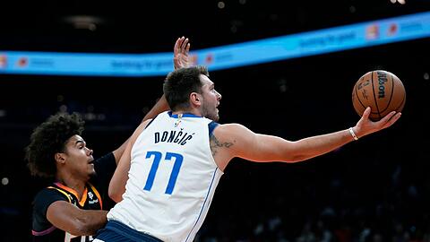 Konnte die Mavericks-Niederlage gegen Phoenix nicht verhindern: Luka Doncic (r).