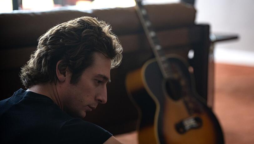 Jeremy Allen White als Bruce Springsteen. Jeremy Allen White als Bruce Springsteen.