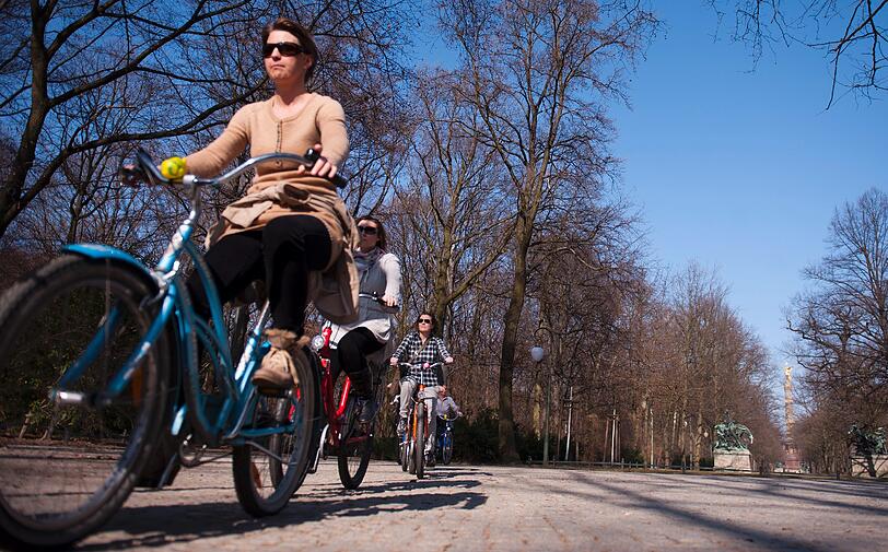 Doch auch auf dem Fahrrad geht es jetzt wieder rund durch den Tiergarten.
