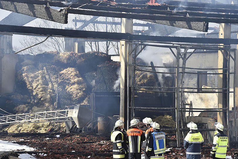 Die Lagerhalle bei Fürstenfeldbruck ist komplett abgebrannt.