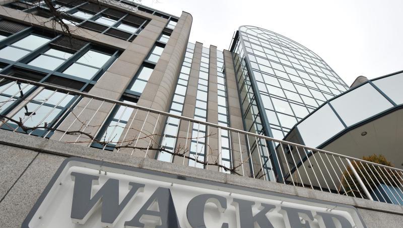 Eine hohe Abschreibung im Solargeschäft hat Wacker Chemie tief in die roten Zahlen gedrückt. Eine hohe Abschreibung im Solargeschäft hat Wacker Chemie tief in die roten Zahlen gedrückt.