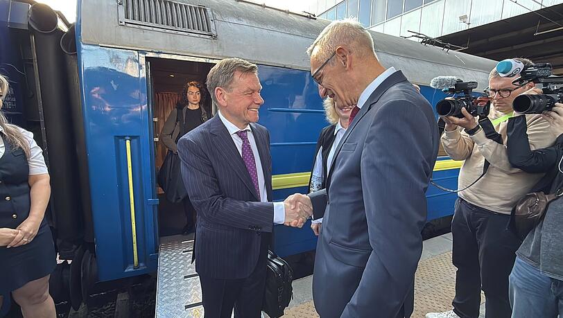Außenminister Wadephul wird in Kiew begrüßt.