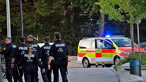 Der Einsatz in der Boschetsrieder Stra&szlig;e ist in vollem Gange.