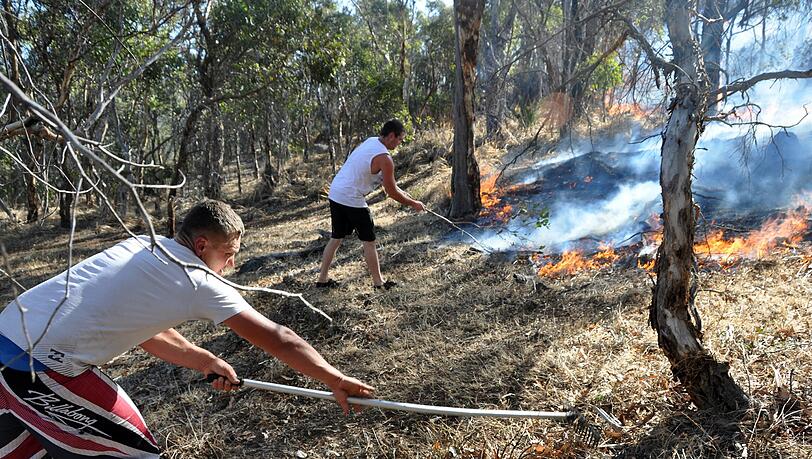 Australier im Kampf gegen die Flammen. Australier im Kampf gegen die Flammen.