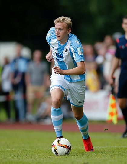 Linksverteidiger Jannik Bandowski zog sich Mitte Juli einen Ermüdungsbruch zu und quält sich seitdem durch die ermüdende Reha. Mittlerweile ist er wieder ins Lauftraining eingestiegen, das Mannschaftstraining ist langsam aber sicher in Reichweite. Bis zum Comeback wird es aber noch einige Wochen dauern.