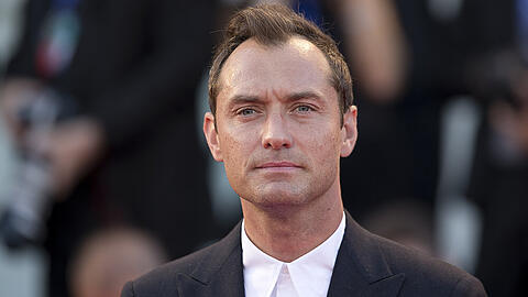 Jude Law könnte bald einen Schurken auf hoher See spielen.