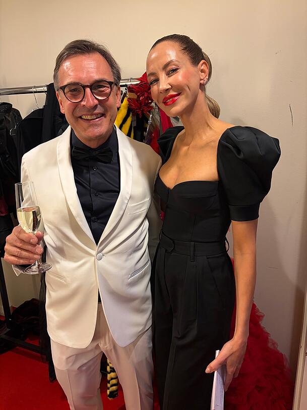 "Verwandtschaftsbegegnung": Thomas Linsmayer, Intendant des Deutschen Theaters und Moderatorin Sandy Meyer-Wölden.