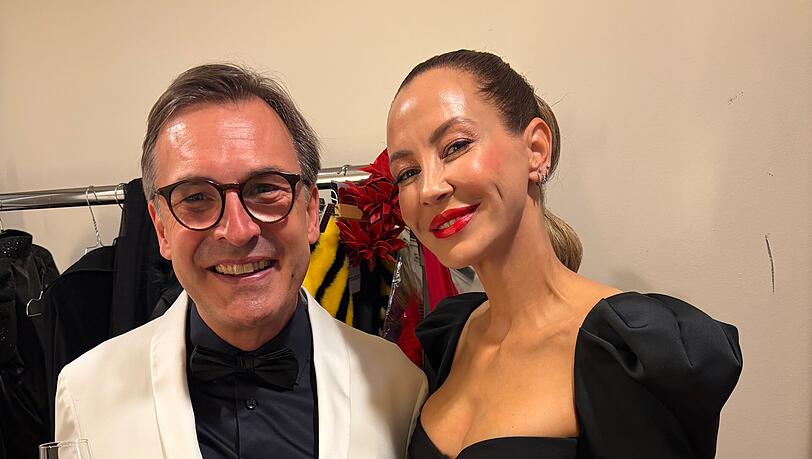 "Verwandtschaftsbegegnung": Thomas Linsmayer, Intendant des Deutschen Theaters und Moderatorin Sandy Meyer-W&ouml;lden.