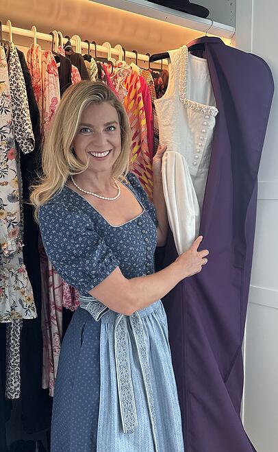 Franziska Kohlpaintner gewährt der AZ einen exklusiven Blick auf ihr Hochzeits-Dirndl. Franziska Kohlpaintner gewährt der AZ einen exklusiven Blick auf ihr Hochzeits-Dirndl.