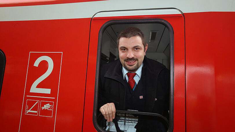 Markus Oliveira schaut aus dem Führerhaus.
