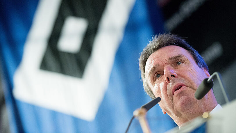 Seit dem 14. Dezember 2016 ist Heribert Bruchhagen Vorstandsvorsitzender der HSV Fußball AG, die die Lizenzspielerabteilung des Hamburger SV betreibt.