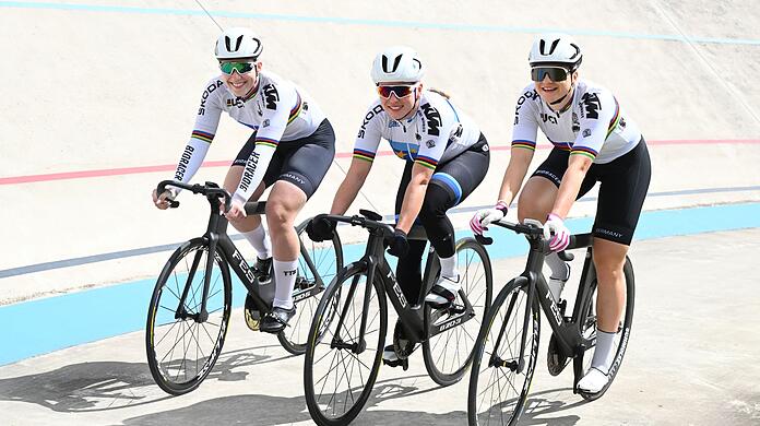 Die deutschen Teamsprinterinnen Pauline Grabosch, Emma Hinze und Lea Sophie Friedirch (v.l) haben Olympia-Gold im Visier.