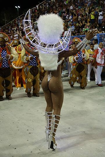 Heiße Rhythmen, heiße Tänze: Die besten Bilder vom Karneval im Sambodromo in Rio.