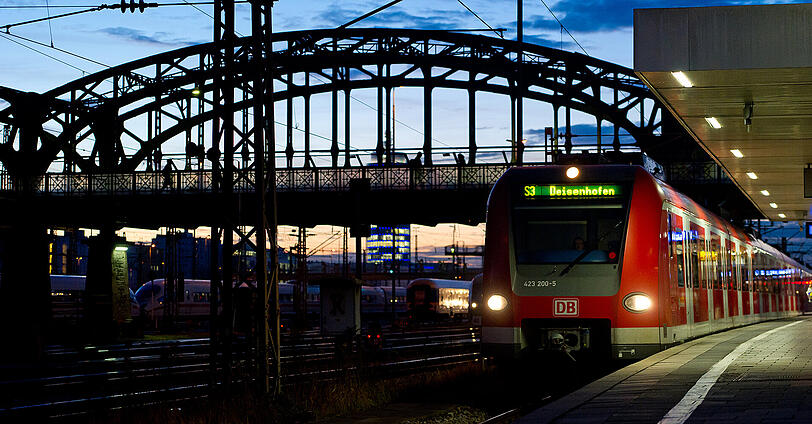 Nach einer nächtlichen Straftat kann die Hackerbrücke derzeit nicht angefahren werden.