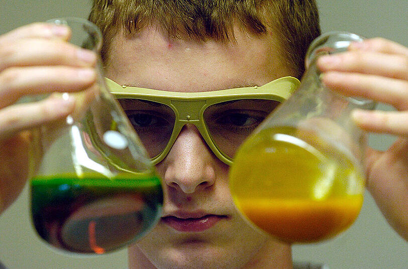 Der 15-Jährige besorgte sich die Chemikalien, mischte sie zusammen und wird nun wohl sein Augenlicht verlieren.