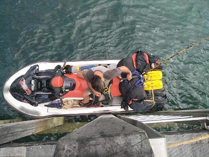 Kurz vor dem Ziel wurde ein mutmaßlicher Drogenkrimineller gestoppt, der mit einem Jet-Ski übers offene Meer außer Landes wollte.