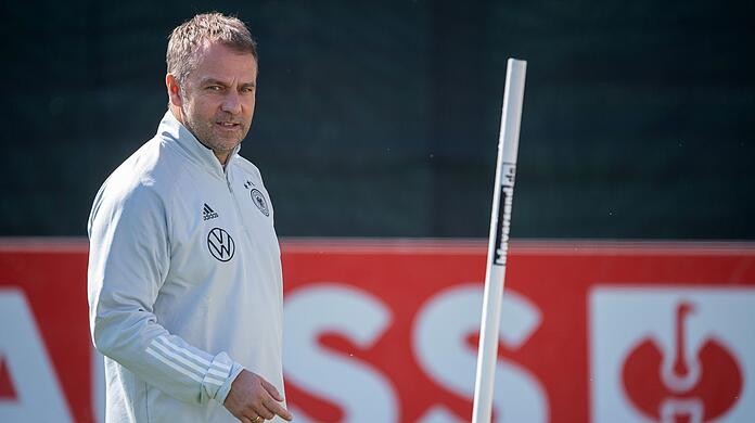 Bundestrainer Hansi Flick trifft am Dienstag mit seinem Team auf die Niederlande.
