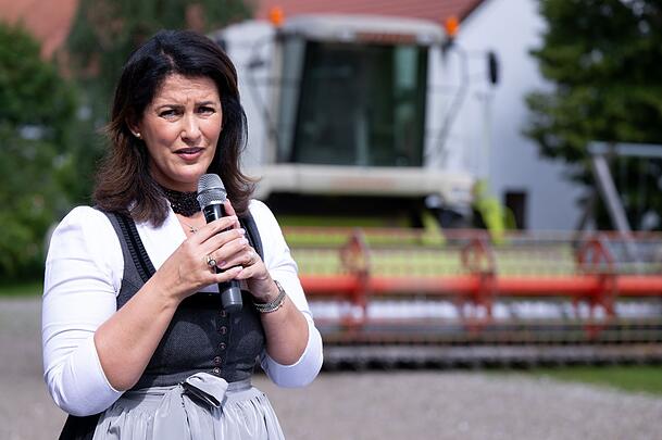 Landwirtschaftsministerin Michaela Kaniber in Schwabhausen. Landwirtschaftsministerin Michaela Kaniber in Schwabhausen.