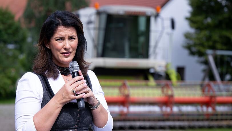 Landwirtschaftsministerin Michaela Kaniber in Schwabhausen.