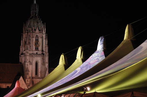 Seit dem 23. November findet auf der Theresienwiese wieder das Winter-Tollwood statt. Die AZ zeigt in der Bildergalerie die schönsten Festival-Impressionen.