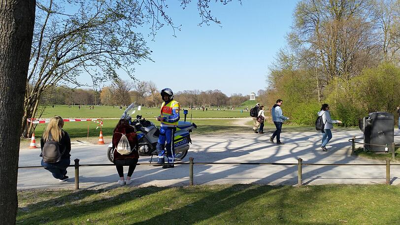 Auch mit Motorrädern war die Polizei unterwegs.