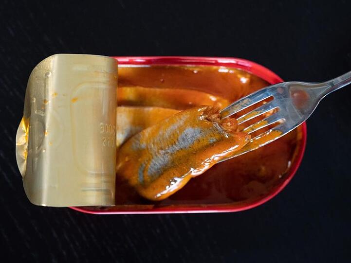 Die Nachfrage nach Fischkonserven stieg im Februar und März um bis zu 46 Prozent.