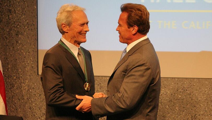 Clint Eastwood (l.) und Arnold Schwarzenegger im Jahr 2006 in Sacramento.