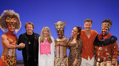 Gonzalo Campos López, Howard Carpendale, Donnice Pierce, Nokwanda Khuzwayo, Annemarie und Wayne Carpendale, Bongiwe Malunga (v.l.n.r.)