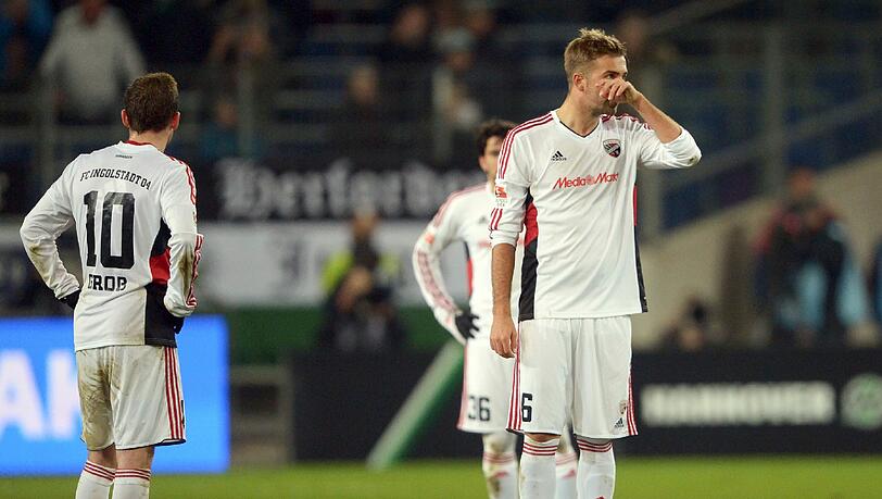 Ratlosigkeit beim FC Ingolstadt. Vier mal klingelte es in Hannover im eigenen Kasten. Ratlosigkeit beim FC Ingolstadt. Vier mal klingelte es in Hannover im eigenen Kasten.