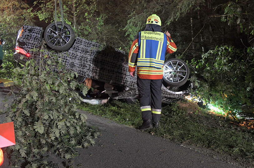Tödlicher Unfall: Münchner verliert Kontrolle über den Erlkönig - Beifahrerin stirbt.