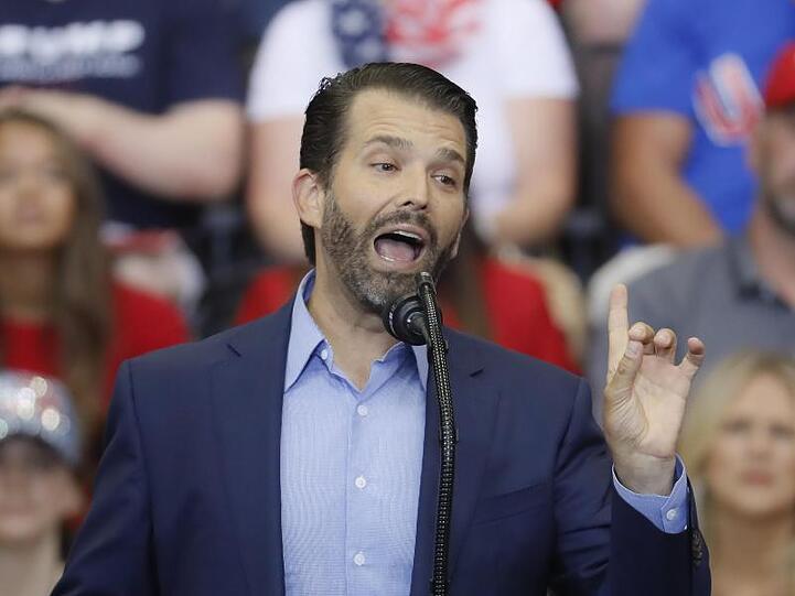 Donald Trump Jr. hat den mutmaßlichen Namen des anonymen Whistleblowers in der Ukraine-Affäre auf Twitter weiterverbreitet.